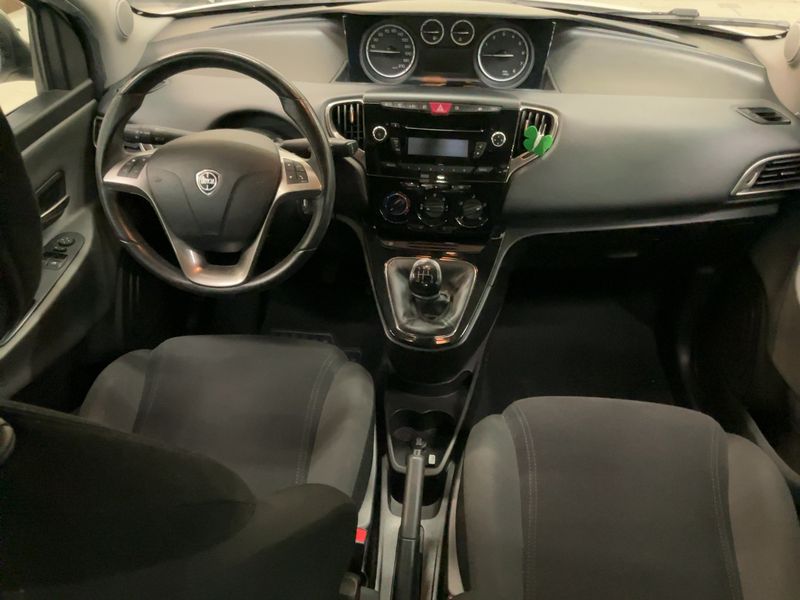 Lancia Ypsilon 1.2 Gold — zdjęcie 12