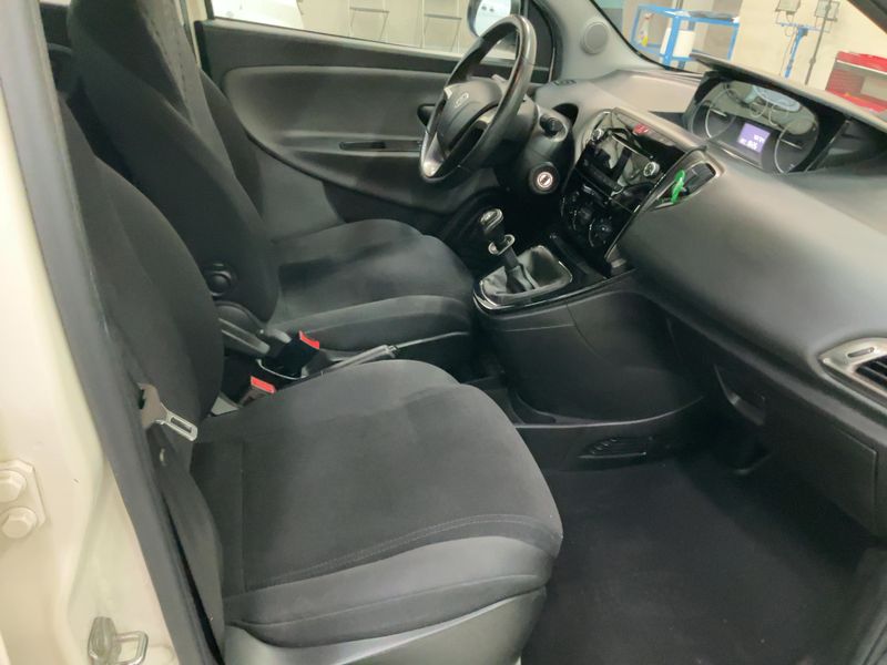 Lancia Ypsilon 1.2 Gold — zdjęcie 11