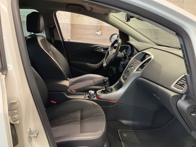 Opel Astra 1.4 Turbo 150 Jahre Opel — zdjęcie 3