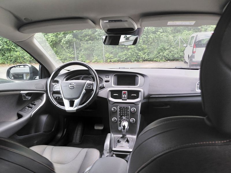 Volvo V40 Cross Country 2.0 D2 Plus — zdjęcie 12