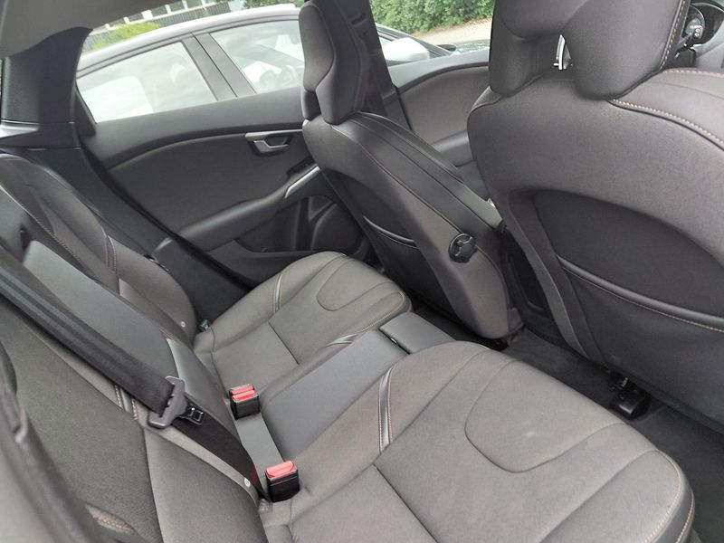 Volvo V40 Cross Country 2.0 D2 Plus — zdjęcie 14