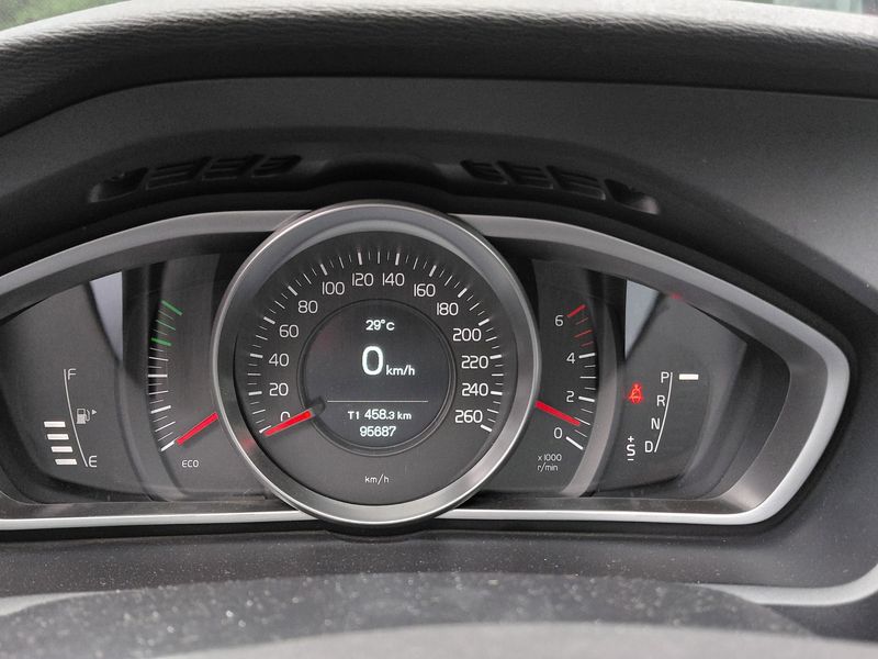 Volvo V40 Cross Country 2.0 D2 Plus — zdjęcie 13