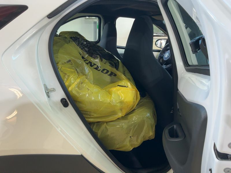 Toyota Aygo X 1.0 VVT-i Business Edition — zdjęcie 14