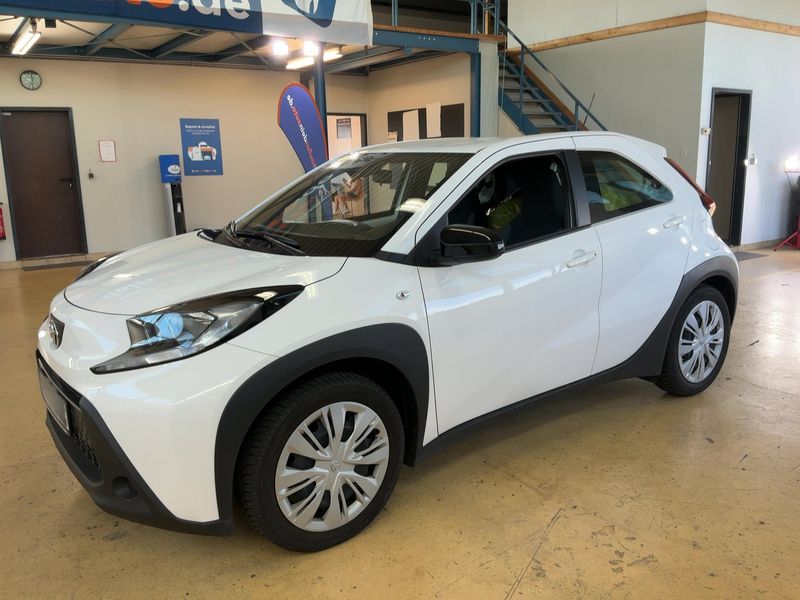 Toyota Aygo X 1.0 VVT-i Business Edition — zdjęcie 2