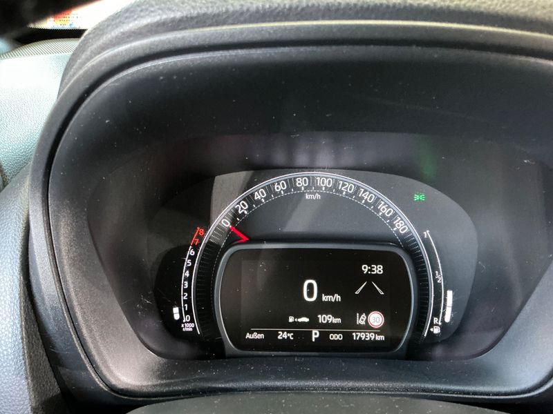 Toyota Aygo X 1.0 VVT-i Business Edition — zdjęcie 13