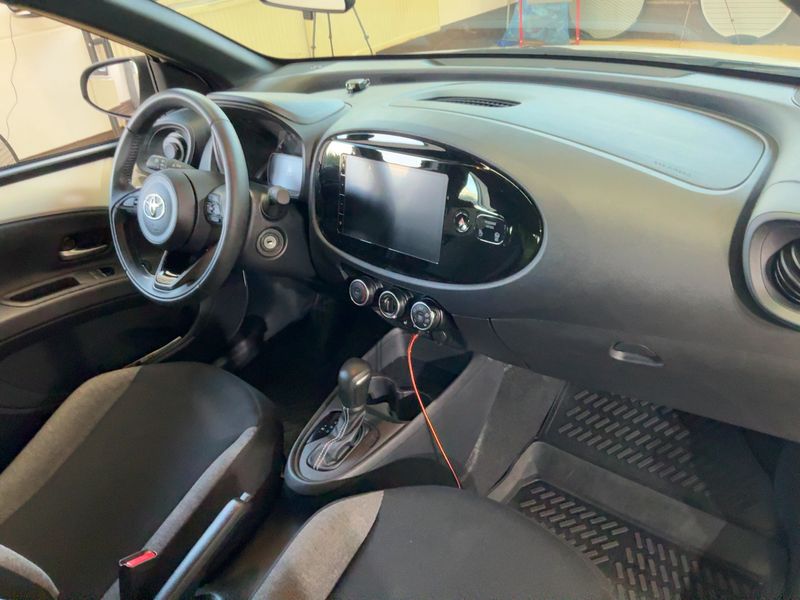 Toyota Aygo X 1.0 VVT-i Business Edition — zdjęcie 12