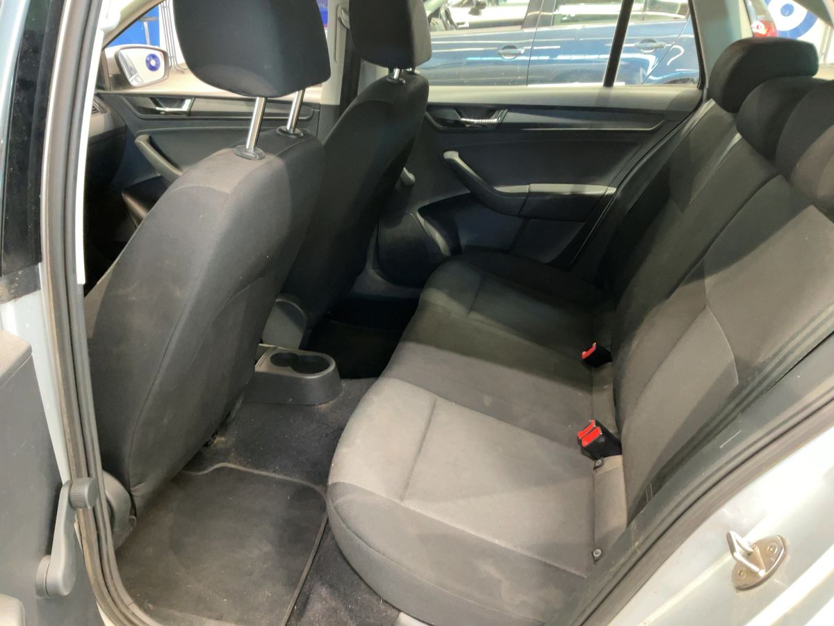 Skoda Rapid 2017 — photo 20
