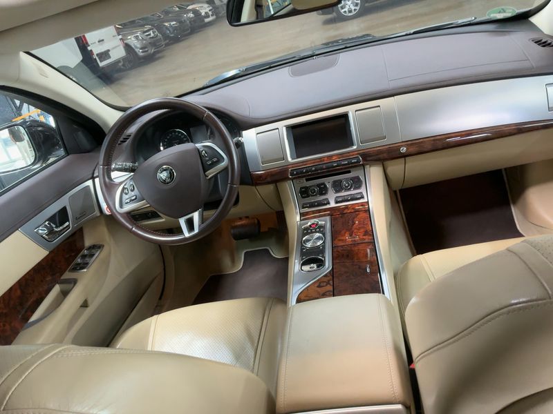Jaguar XF 3.0 D V6 S — zdjęcie 12