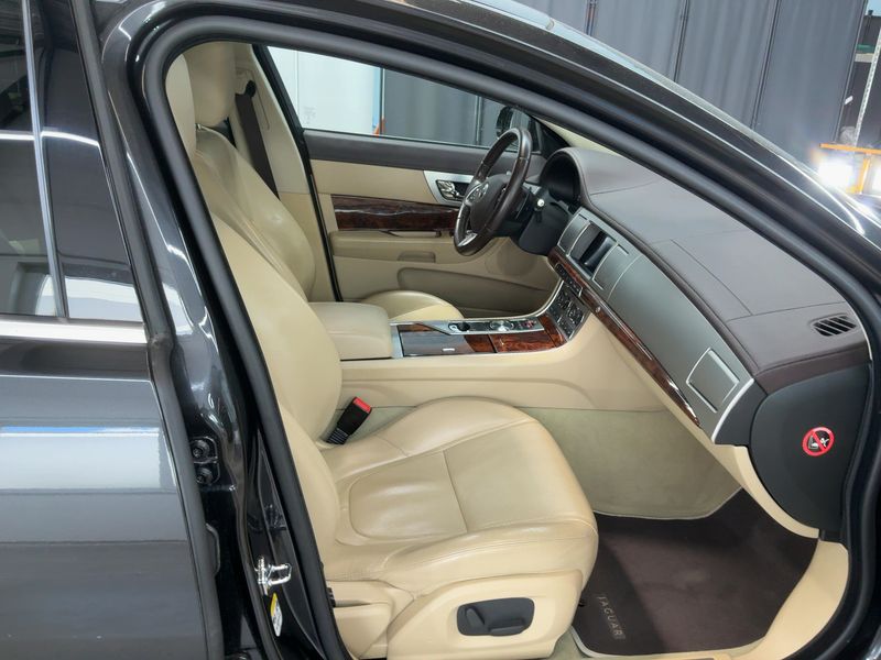 Jaguar XF 3.0 D V6 S — zdjęcie 11