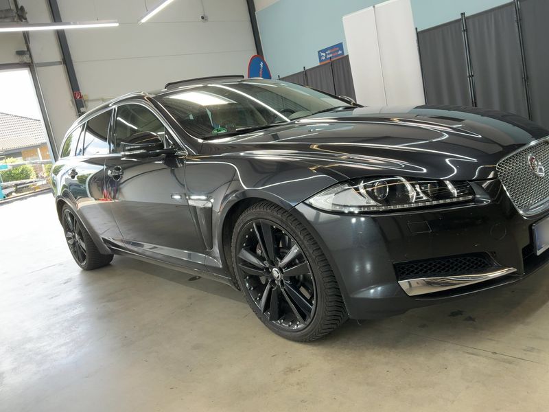 Jaguar XF 3.0 D V6 S — zdjęcie 8