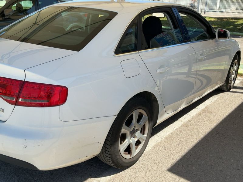 Audi A4 2.0 TDI 2009 – снимка 8