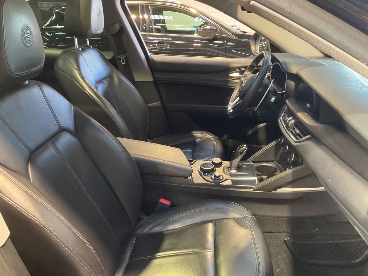 Alfa Romeo 2018 — photo 17