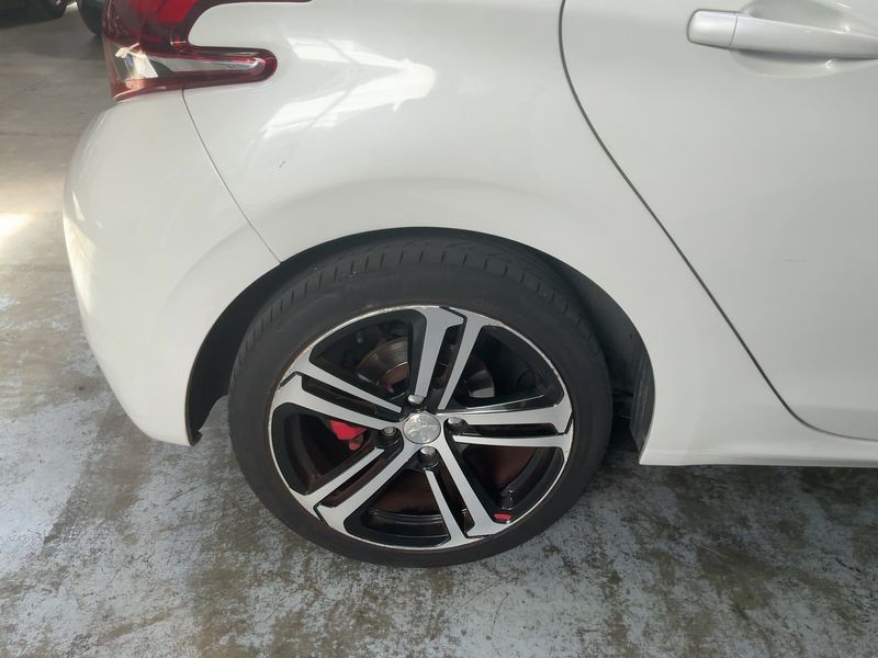 Peugeot 208 1.2 e-THP GT Line 2016 – снимка 9