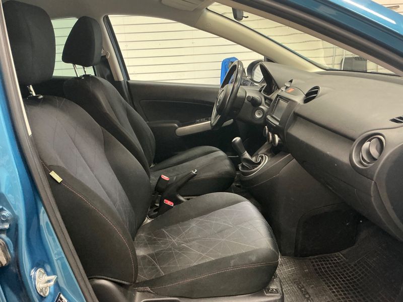 Mazda 2 1.3 Active — zdjęcie 3