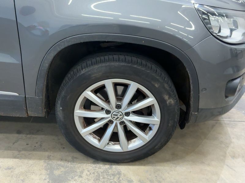 Volkswagen Tiguan 2.0 TDI Lounge Sport & Style 4Motion BlueMotion Tech 2015 – снимка 11