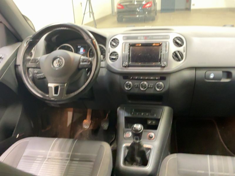 Volkswagen Tiguan 2.0 TDI Lounge Sport & Style 4Motion BlueMotion Tech 2015 – снимка 18