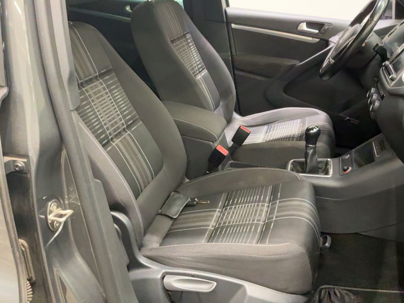 Volkswagen Tiguan 2.0 TDI Lounge Sport & Style 4Motion BlueMotion Tech 2015 – снимка 17