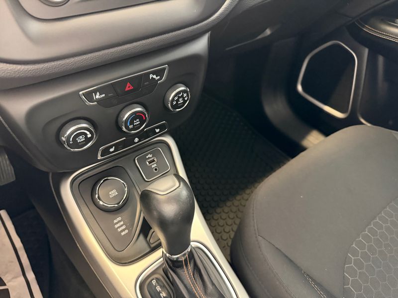 Jeep Compass 2.0 M-Jet Longitude 4WD — zdjęcie 15