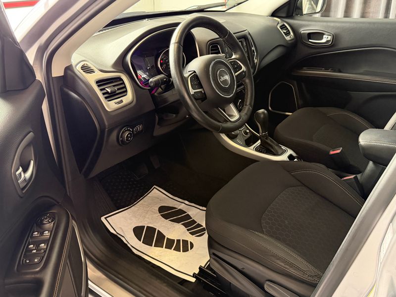 Jeep Compass 2.0 M-Jet Longitude 4WD — zdjęcie 16