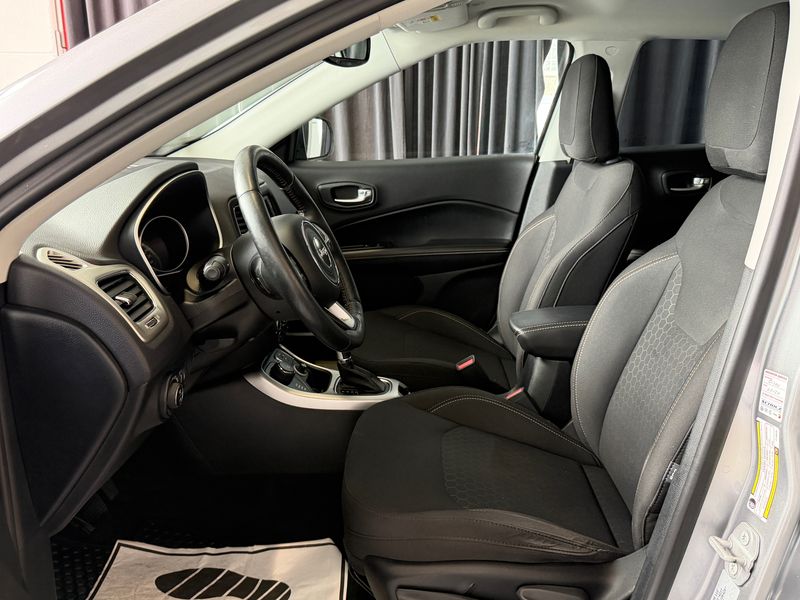 Jeep Compass 2.0 M-Jet Longitude 4WD — zdjęcie 19