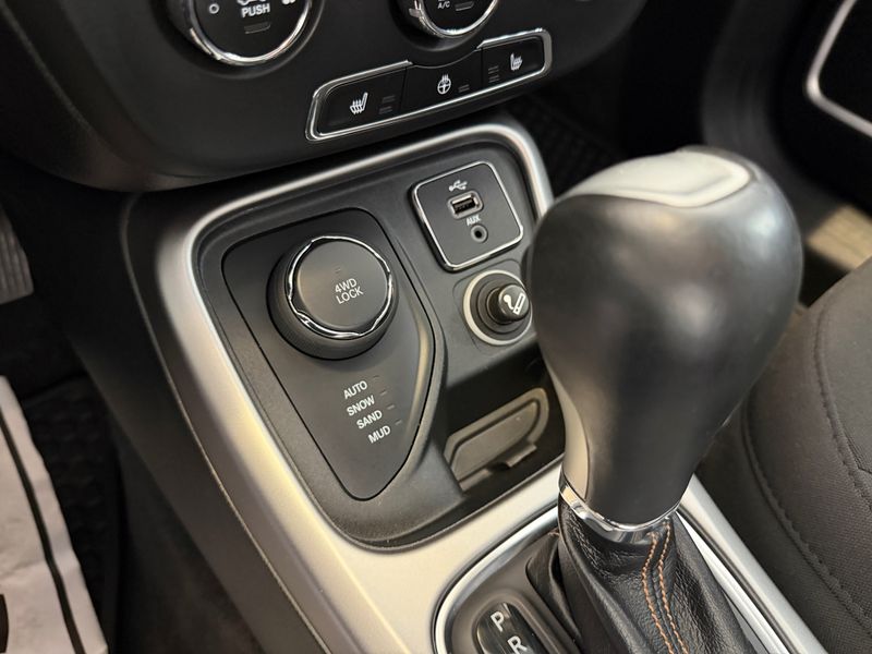 Jeep Compass 2.0 M-Jet Longitude 4WD — zdjęcie 18