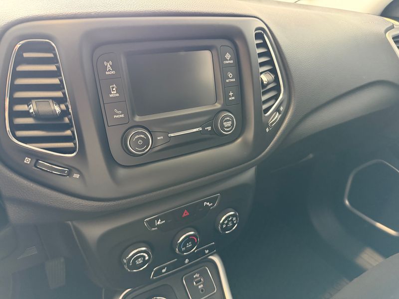 Jeep Compass 2.0 M-Jet Longitude 4WD — zdjęcie 17