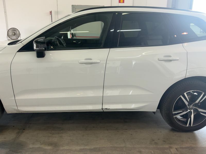 Volvo XC60 2.0 B4 Diesel Mild-Hybrid R Design AWD 2020 – снимка 4