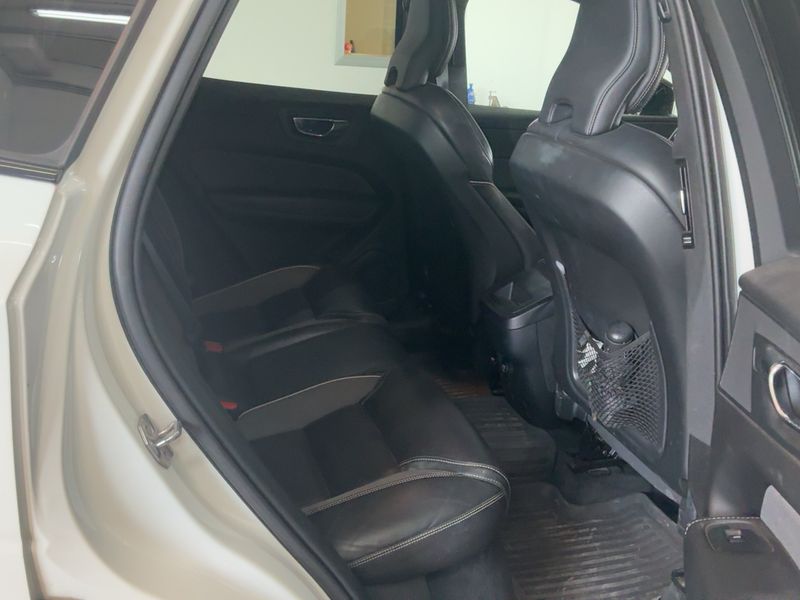 Volvo XC60 2.0 B4 Diesel Mild-Hybrid R Design AWD 2020 – снимка 19
