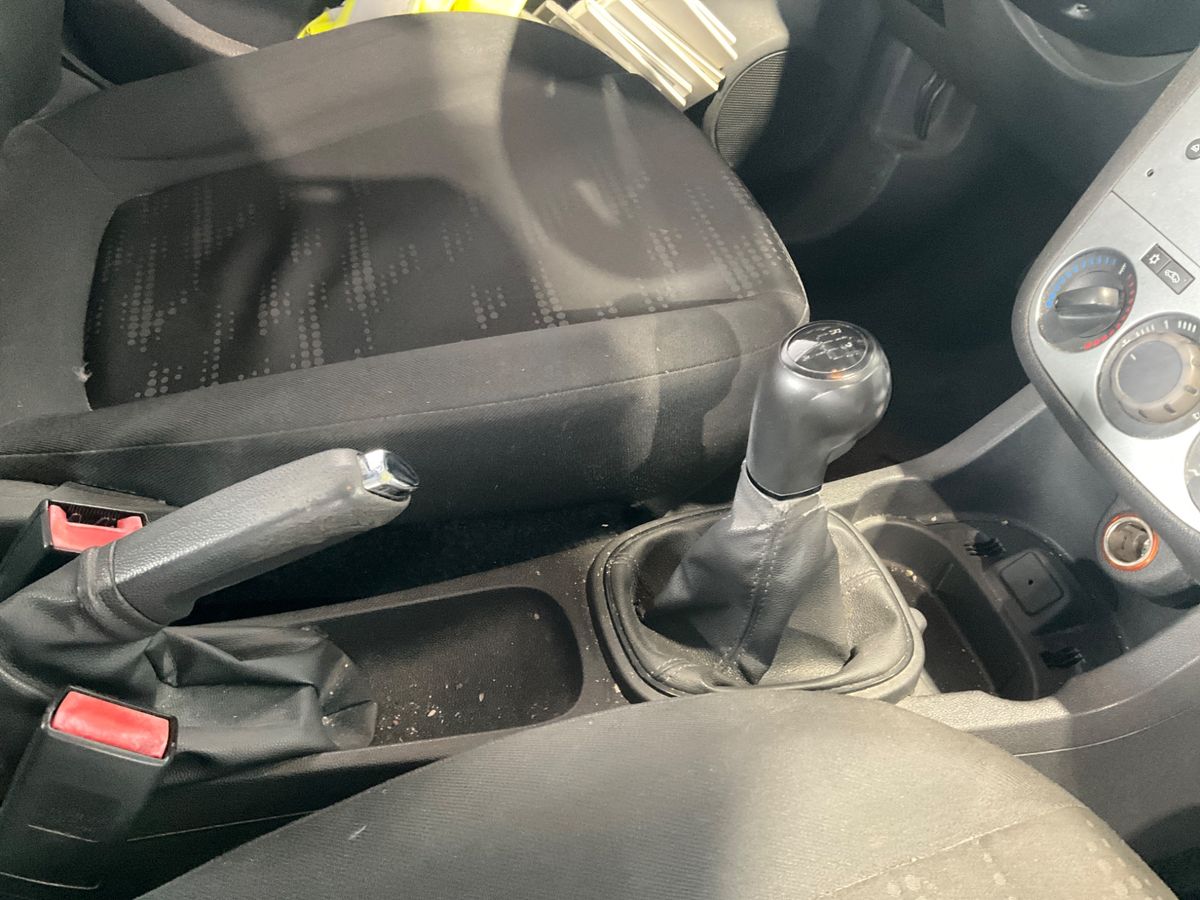 Opel Corsa 2014 — photo 37