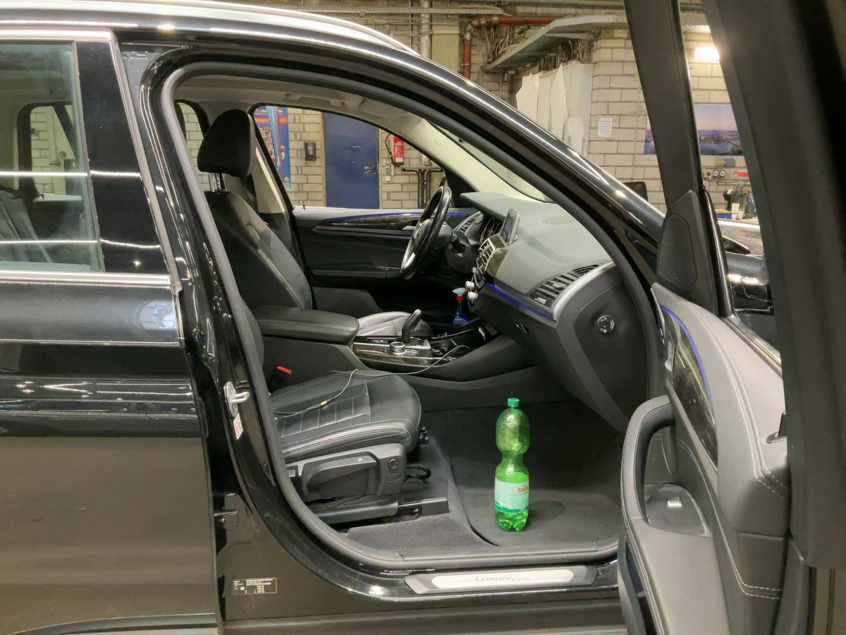 BMW X3 2018 — photo 17