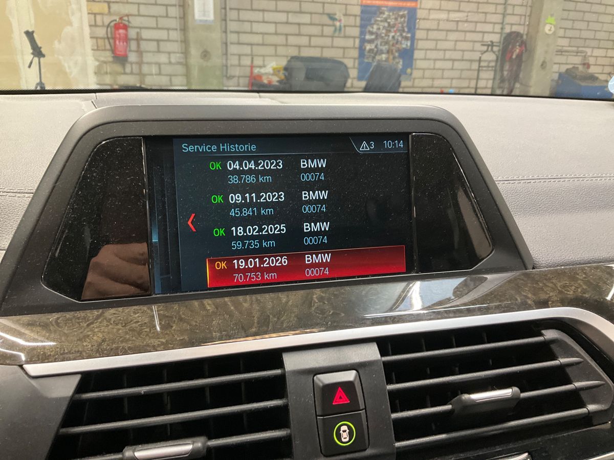BMW X3 2018 — photo 29