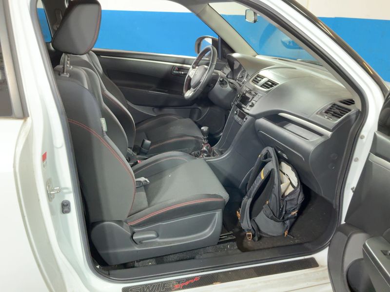 Suzuki Swift 1.6 Sport — zdjęcie 11