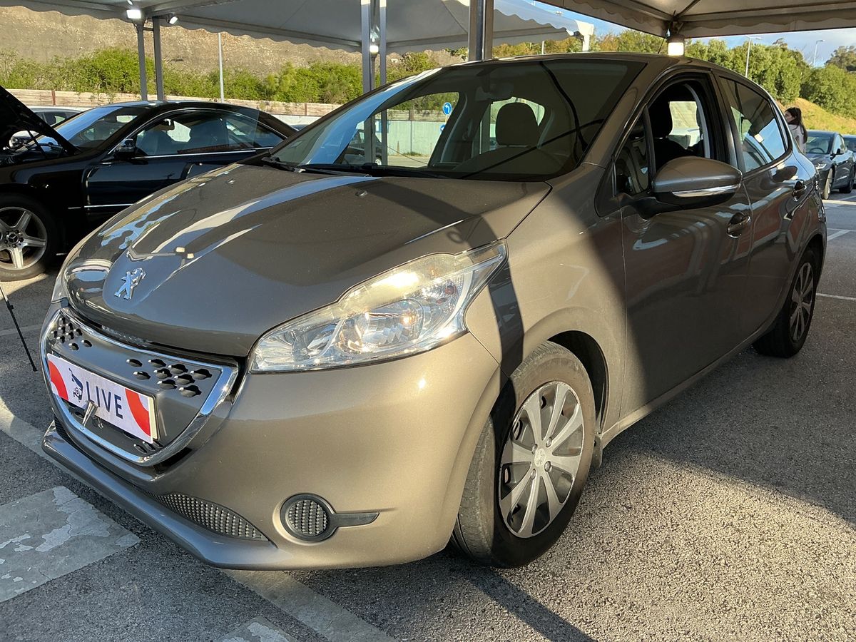 Peugeot 208 2012 — photo 1