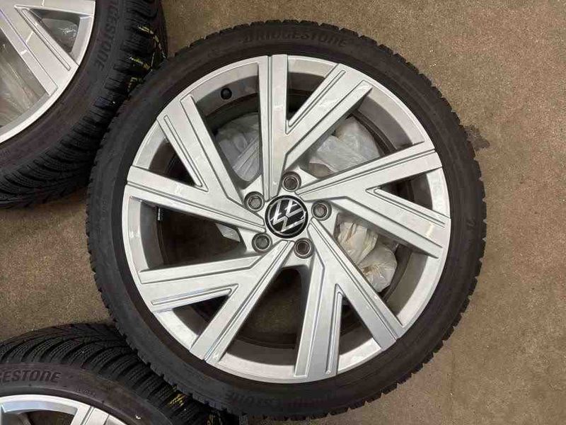 Volkswagen Golf VIII 2.0 TSI GTI — zdjęcie 25
