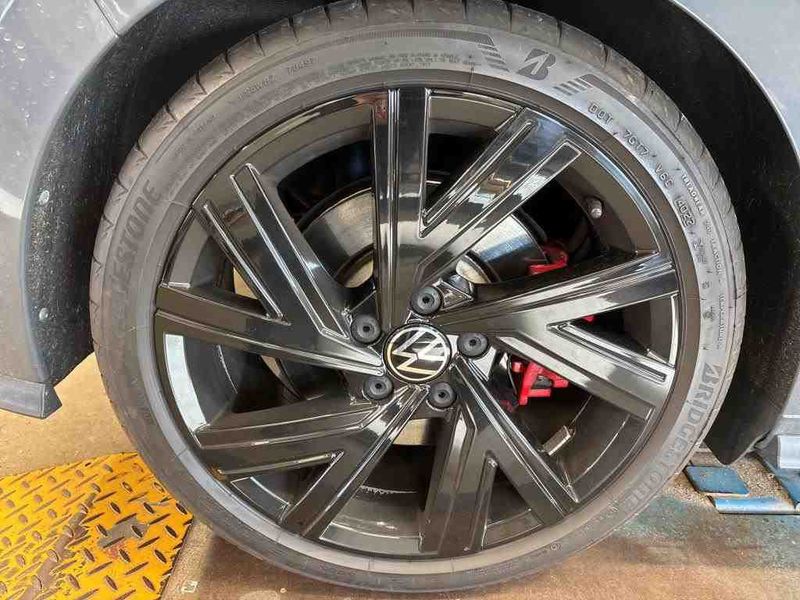 Volkswagen Golf VIII 2.0 TSI GTI — zdjęcie 24