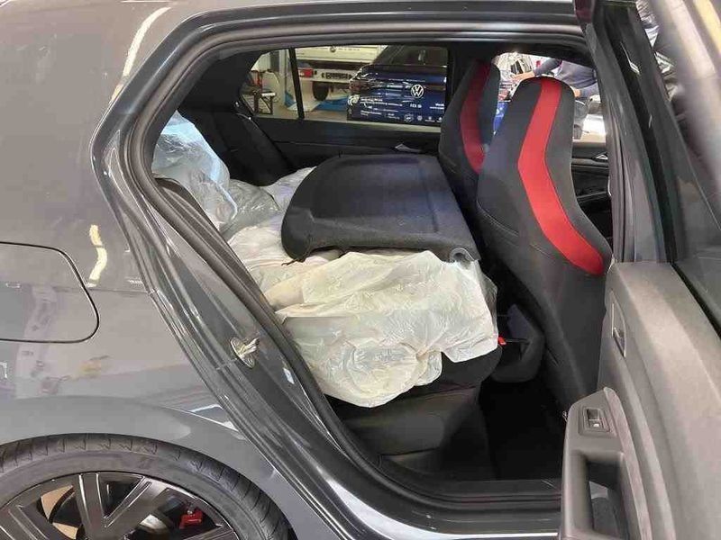 Volkswagen Golf VIII 2.0 TSI GTI — zdjęcie 12