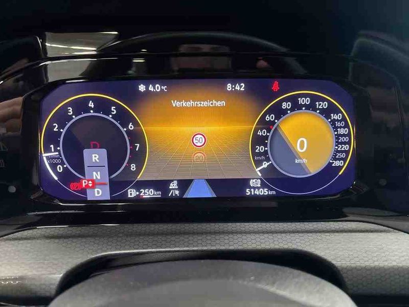 Volkswagen Golf VIII 2.0 TSI GTI — zdjęcie 15