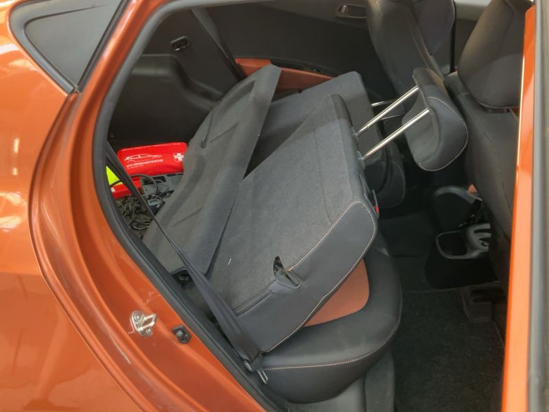 Hyundai i10 1.0 Intro Edition 2014 – снимка 19