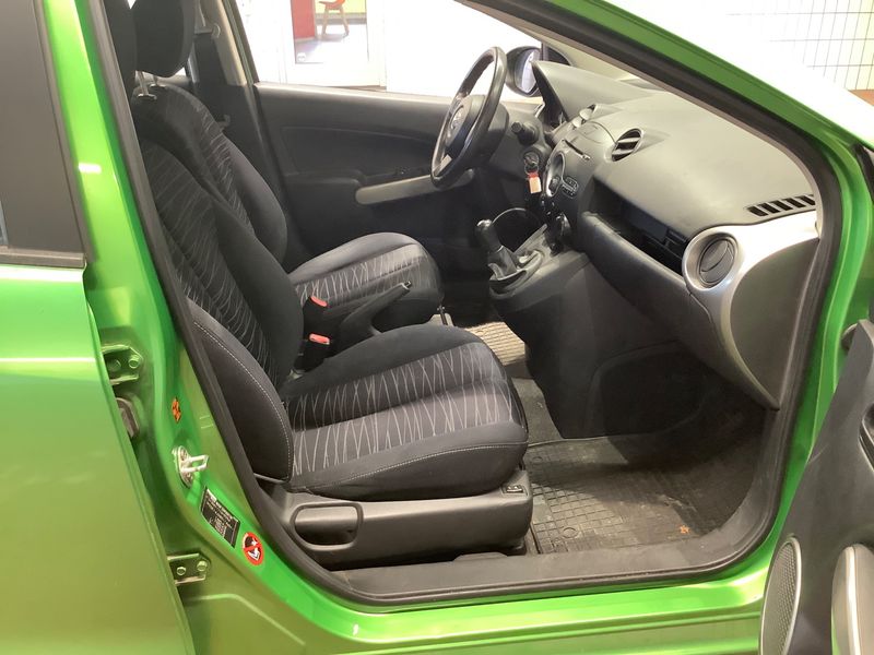 Mazda 2 1.3 Independence — zdjęcie 3