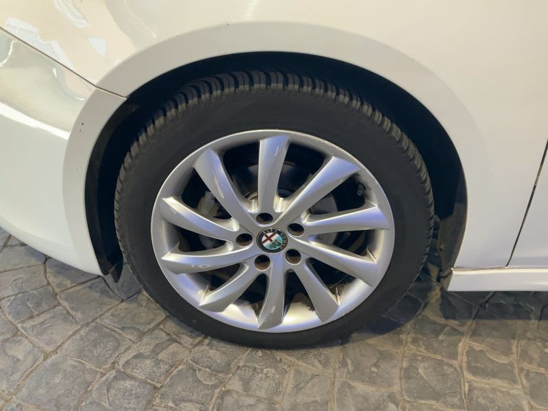 Alfa Romeo Giulietta 1.6 JTD Exclusive 2015 – снимка 3