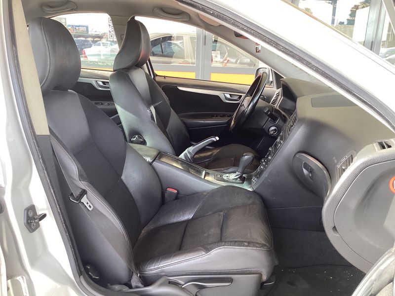 Volvo S60 2.4 D Momentum — zdjęcie 3