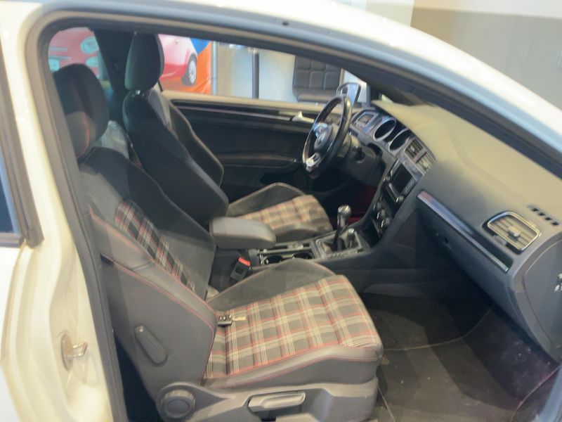 Volkswagen Golf VII 2.0 TFSI GTI "Performance" BlueMotion Tech — zdjęcie 11