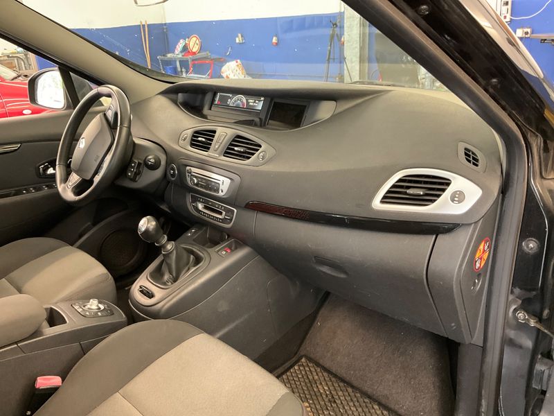 Renault Grand Scenic 1.5 dCi Paris 2013 – снимка 29