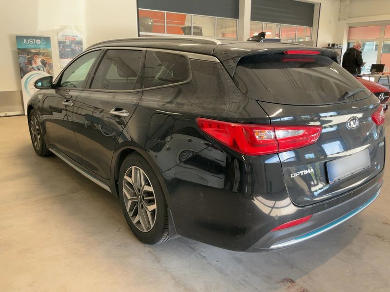 Kia Optima 2.0 Plug-in Hybrid — zdjęcie 3