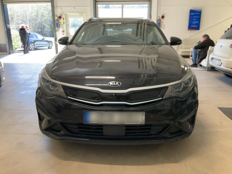 Kia Optima 2.0 Plug-in Hybrid — zdjęcie 9