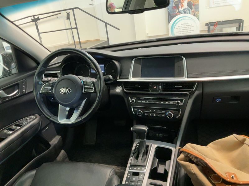 Kia Optima 2.0 Plug-in Hybrid — zdjęcie 12