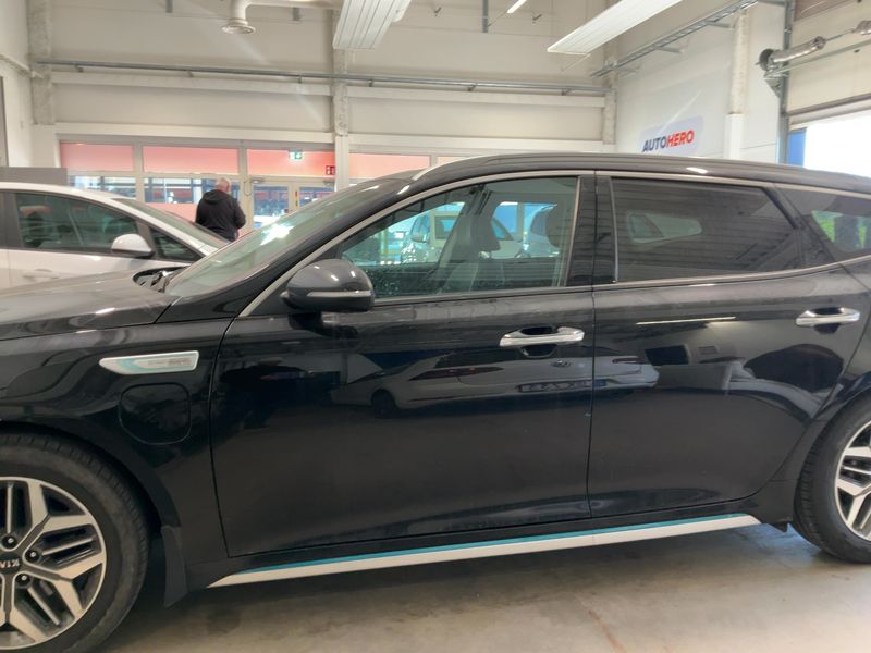 Kia Optima 2.0 Plug-in Hybrid — zdjęcie 4