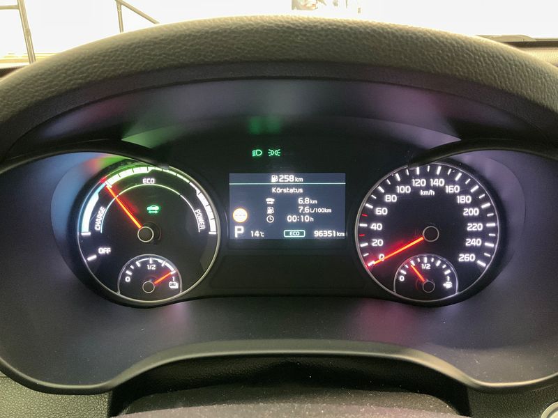 Kia Optima 2.0 Plug-in Hybrid — zdjęcie 13