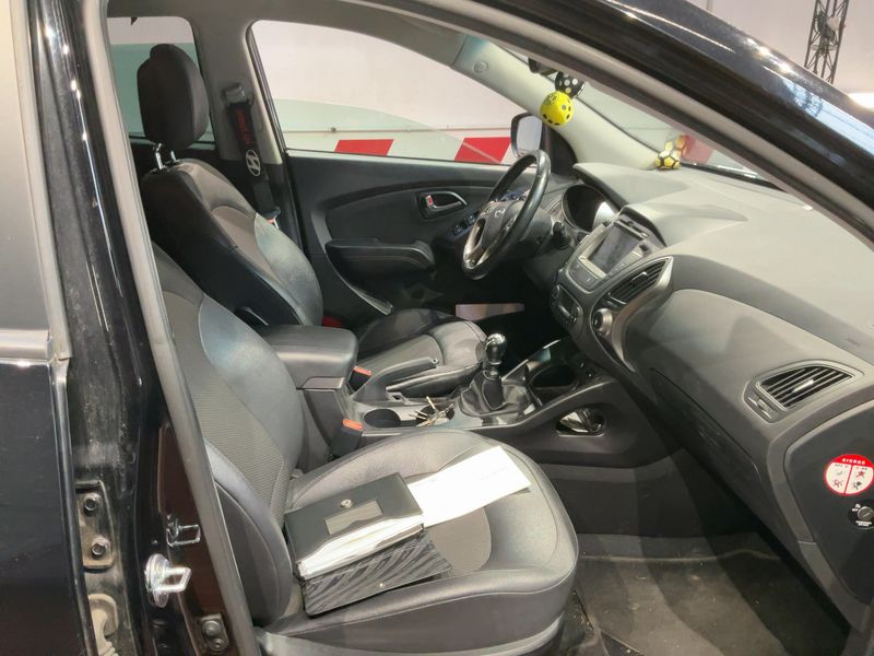 Hyundai ix35 2.0 CRDi FIFA World Cup Edition AWD 2014 – снимка 17