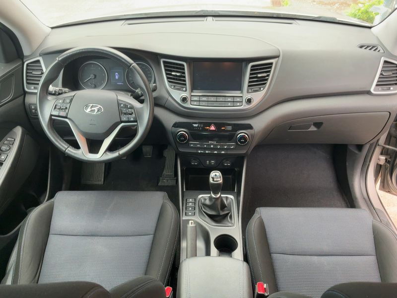 Hyundai Tucson 1.7 CRDi Business 2WD — zdjęcie 12